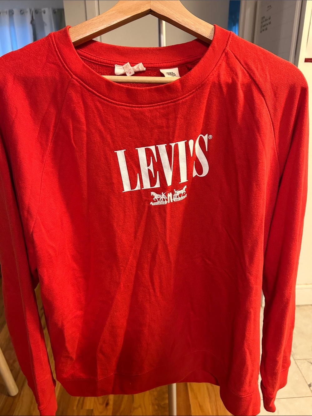 Levi’s Crewneck Sweatshirt with brand logo